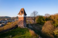 Luftaufnahme vom Försterbergturm mit Stadtoldendorf im Hintergrund